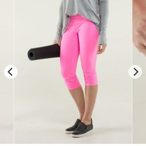 Rare Lululemon athletica winder in crop zing pink